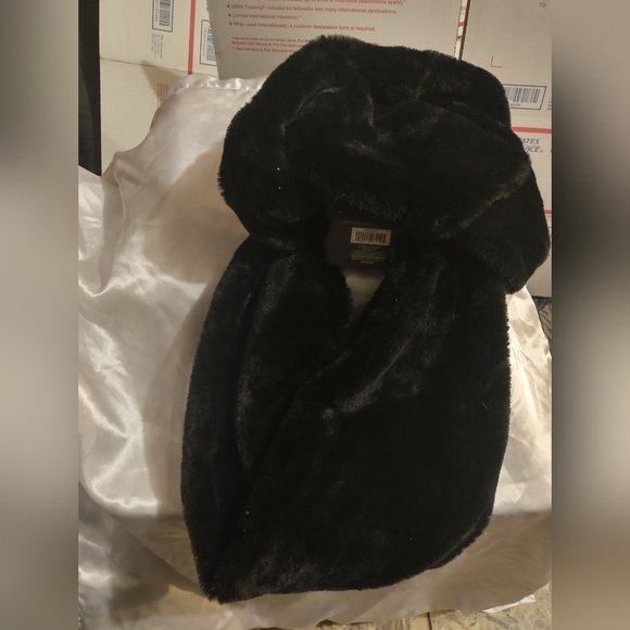 West Loop Infinity Scarf - Black - Picture 2 of 4